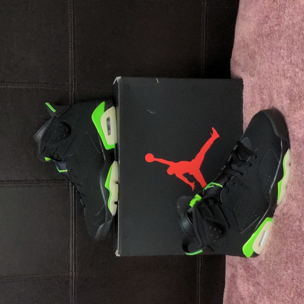 Nike Jordan Electric Green Sneakers